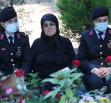 Şehit başçavuş Ferhat Gedik'in mezarı başında Kuran-ı Kerim okundu