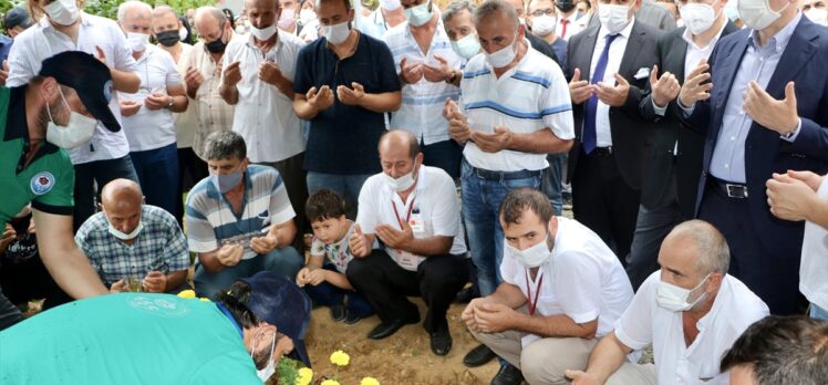 Tedavi gördüğü hastanede şehit olan Uzman Çavuş İsmail Şebelek, Trabzon'da son yolculuğuna uğurlandı