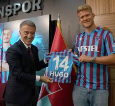 Trabzonspor, yeni transferleri Dorukhan Toköz ve Andreas Cornelius için imza töreni düzenledi