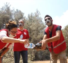 Türk Kızılaydan, Muğla'da söndürme çalışması yürüten Azerbaycan ekibine doğum günü sürprizi