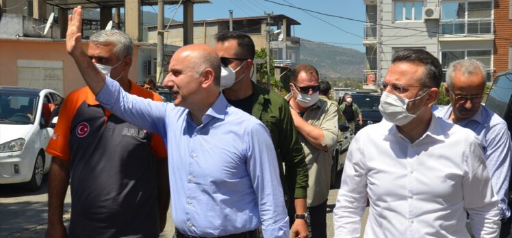Ulaştırma ve Altyapı Bakanı Karaismailoğlu, Aydın'da vatandaşları ziyaret etti