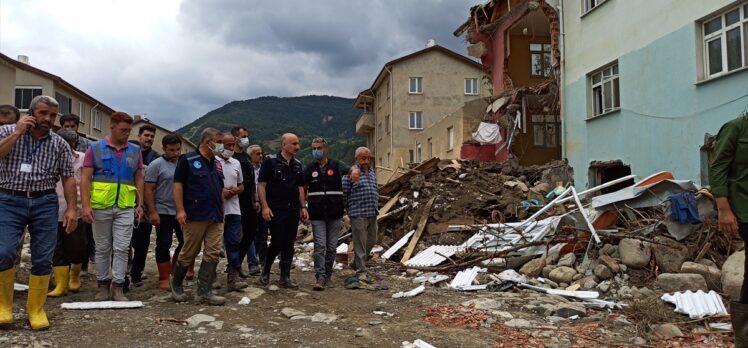 Ulaştırma ve Altyapı Bakanı Karaismailoğlu, Babaçay köyünde inceleme yaptı