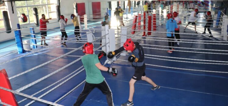 Üst Minikler Boks Milli Takımı, Avrupa Şampiyonası'na Kastamonu'da hazırlanıyor