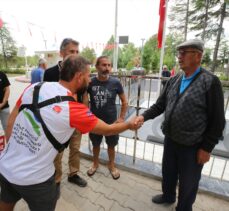 Yamaç paraşütçüleri şehit Ömer Haslidemir'in mezarını ziyaret etti