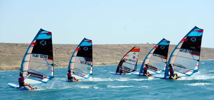 Yelkende 2021 Funboard Slalom Ligi 2. ayak yarışı İzmir'de yapıldı