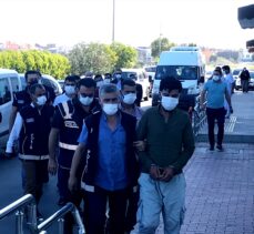 Adana merkezli göçmen kaçakçılığı operasyonunda yakalanan 4 şüpheli tutuklandı