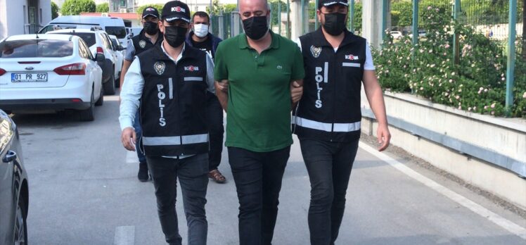 Adana'da 263 milyon 400 bin kaçak makaron ele geçirilmesiyle ilgili iki şüpheli adliyeye sevk edildi