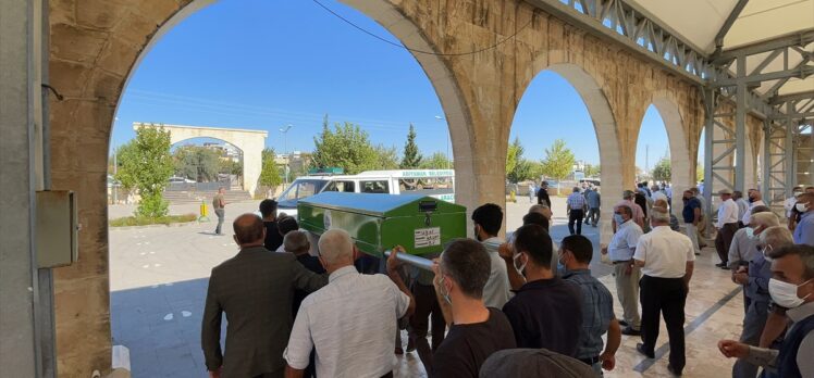 Adıyaman'da okul servisinin çarpması sonucu ölen çocuk toprağa verildi