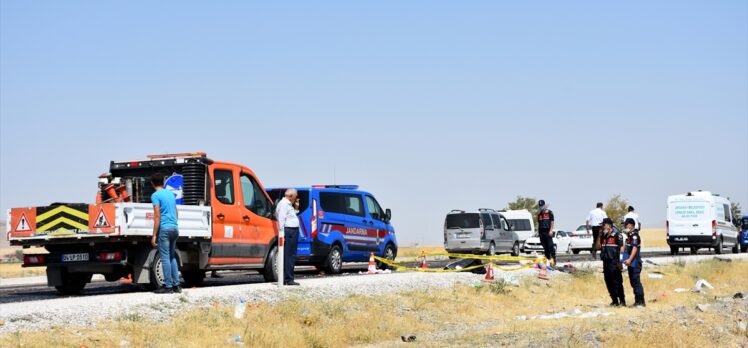 Aksaray'da hafif ticari araç şarampole devrildi: 1 ölü, 4 yaralı