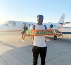 Alanyaspor, Nijeryalı oyuncu Chidozie Awaziem'i kadrosuna kattı