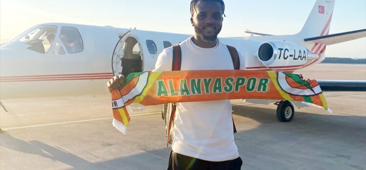 Alanyaspor, Nijeryalı oyuncu Chidozie Awaziem'i kadrosuna kattı