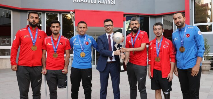 Ampute Futbol Milli Takımı, şampiyonluk kupasıyla AA'yı ziyaret etti