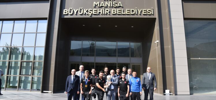 Ampute Futbol Milli Takımı'ndan Manisa Büyükşehir Belediyesine ziyaret