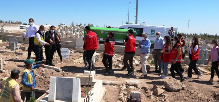 Babası tarafından tinerle yakılarak öldürüldüğü iddia edilen Filistinli kız çocuğunun cenazesi defnedildi