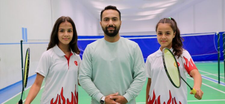 Badmintonun ikizleri ay yıldızlı formayla Avrupa'da raket sallayacak