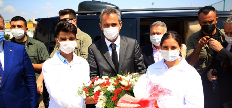 Bakan Özer, Mersin Toroslar Mimar Sinan Mesleki ve Teknik Anadolu Lisesi'nde incelemelerde bulundu: