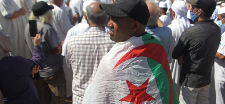 Cezayir'in eski Cumhurbaşkanı Buteflika toprağa verildi
