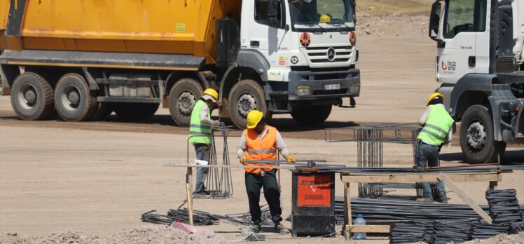 Erciyes Yüksek İrtifa Kamp Merkezi'nde yeni tesislerin temeli atıldı