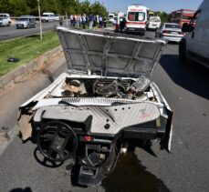 Gaziantep'te direğe çarpan otomobil ikiye ayrıldı: 2 ölü, 2 yaralı