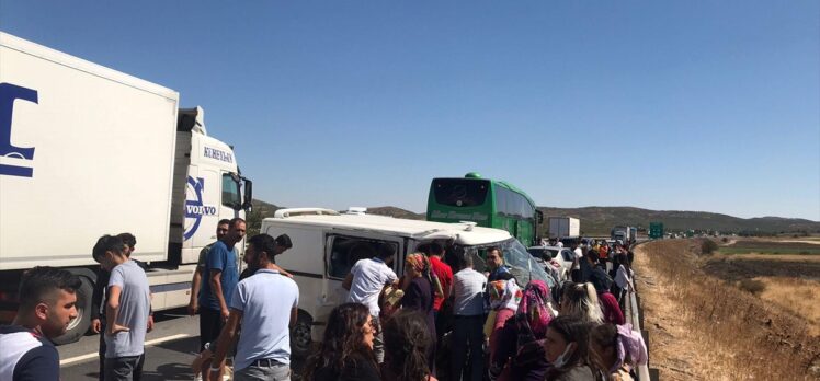 Gaziantep'te iki minibüs çarpıştı: 10 yaralı