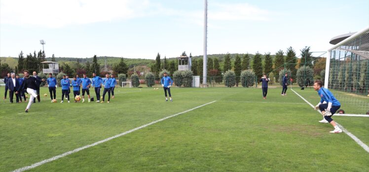 Hamit Altıntop'tan İşitme Engelliler Milli Futbol Takımı'na destek