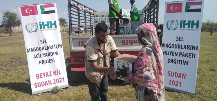 İHH Sudan'da selden etkilenen 600 aileye hijyen malzemesi dağıttı