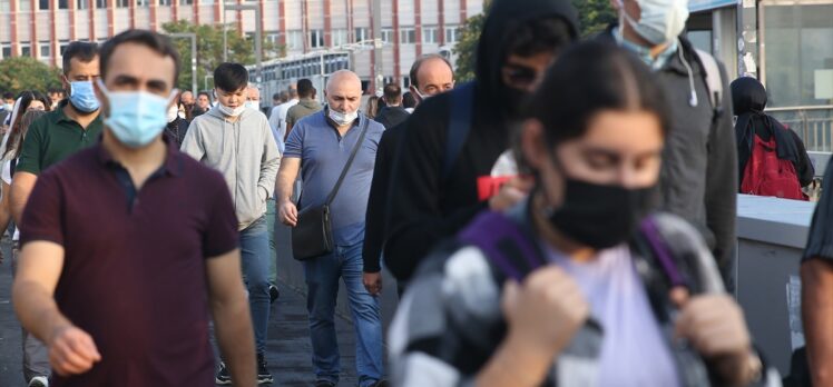 İstanbul'da sabah saatlerinde trafik yoğunluğu yaşanıyor