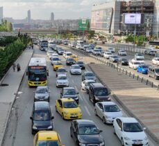 İstanbul'da trafik yoğunluğu yaşanıyor