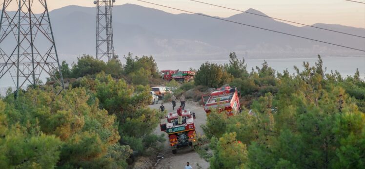 GÜNCELLEME – İzmir'in Karşıyaka ilçesinde çıkan orman yangını söndürüldü