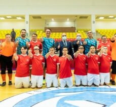 Kayseri Valisi Şehmus Günaydın, Down Sendromlular Futsal Milli Takımı'yla bir araya geldi