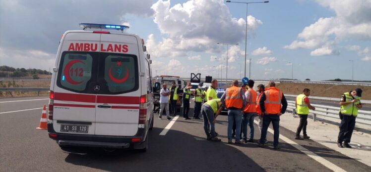 Kocaeli'de kazazedelere yardıma giden otoyol görevlisi otomobilin çarpması sonucu öldü