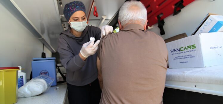 Kovid-19 aşı haritasında son sıradaki Şanlıurfa'da sahadaki ekip sayısı iki katına çıkarıldı