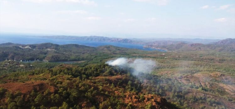 Marmaris'te çıkan orman yangınına müdahale ediliyor