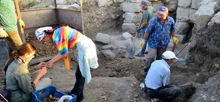 Mersin'deki kazılarda, gök bilimci ve şair Aratos'un anıt mezarı arkeolojik olarak kanıtlandı