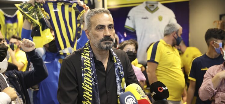 MKE Ankaragücü'nün başkentte AVM'lerdeki ilk lisanslı ürün mağazası açıldı