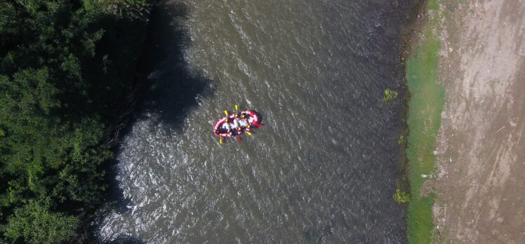 Rafting tutkunları Melen Çayı'nda adrenalin depoluyor