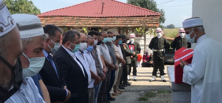 Sakarya'da Gaziler Günü'nde vefat eden Kıbrıs gazisi toprağa verildi