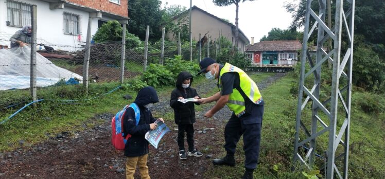 Samsun'da jandarma ekipleri kırsalda öğrenci servis araçlarını denetledi