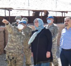 Şehit Teğmen Dağlı'nın ailesinden Doğubayazıt'ta oğullarının adını taşıyan karakola ziyaret