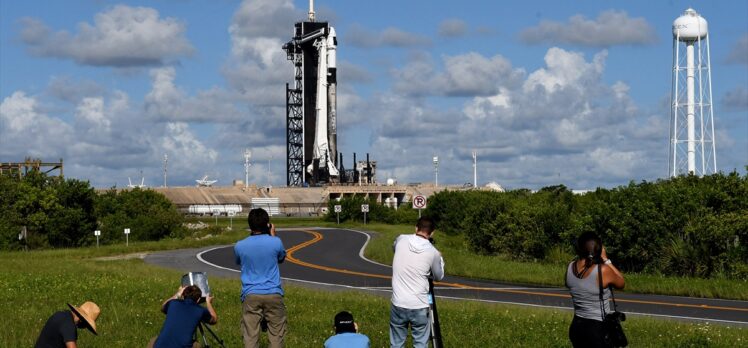 SpaceX roketi 4 özel yolcuyu dünyanın çevresinde 3 gün gezdirecek