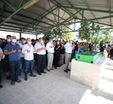 “Tostçu Mahmut” olarak bilinen sosyal medya fenomeni Anıl Kurt Adana'da son yolculuğuna uğurlandı