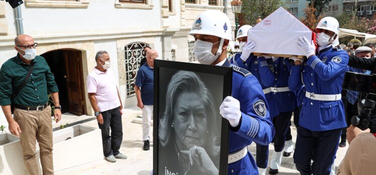 Türk sanat müziği sanatçısı İnci Çayırlı, son yolculuğuna uğurlandı