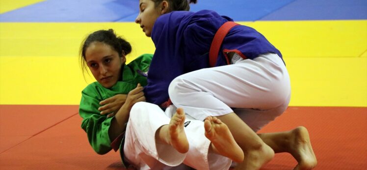 Ümitler ve Yıldızlar Türkiye Kuraş Şampiyonası, Elazığ'da yapıldı