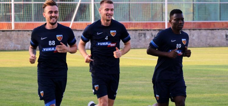 Kayserispor Teknik Direktörü Karaman: “Herkesin takdirle karşıladığı bir Kayserispor ortaya çıkacak”