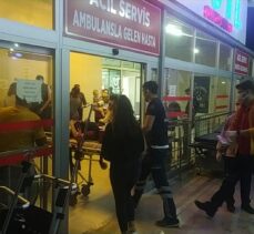 Adana'da devrilen motosikletteki karı koca yaralandı