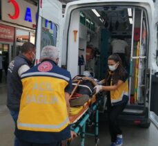 Adana'da iki otomobilin çarpıştığı kazada 5 kişi yaralandı