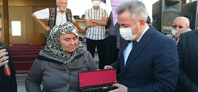 Adana'da orman yangınında zarar gören cami yeniden yapılıp ibadete açıldı