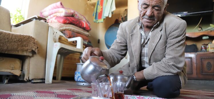 Aksaray'da su çıkmadığı için boşaltılan köyde 10 yıldır tek başına yaşıyor