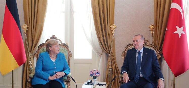 Almanya Başbakanı Merkel, Cumhurbaşkanı Erdoğan ile görüşme için Huber Köşkü'ne geldi