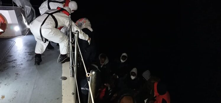 Aydın açıklarında 63 düzensiz göçmen kurtarıldı